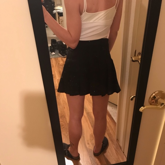 High Waisted Black Pleated Skirt with Zipper (S) - Picture 3 of 6